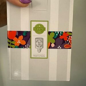 Scentsy Floral Heart Is Home Plug-In Warmer — Purple, Orange, Green, Pink